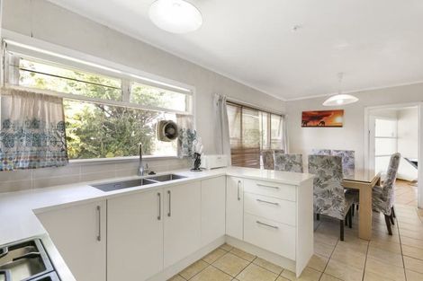 Photo of property in 4 Glenmore Road, Sunnyhills, Auckland, 2010