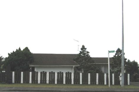 Photo of property in 32 Butterworth Drive, Glendene, Auckland, 0602