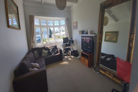 Photo of property in 9 Birkley Road, Bayswater, Auckland, 0622