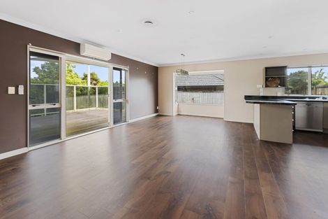 Photo of property in 27 Johnstone Drive, Fitzherbert, Palmerston North, 4410