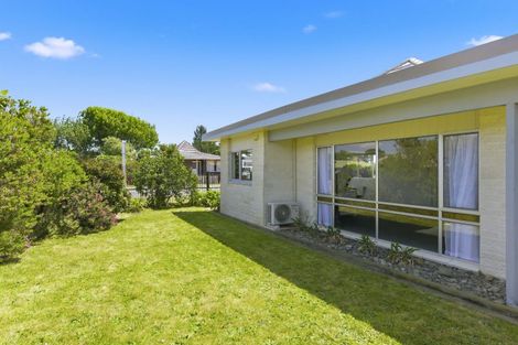 Photo of property in 2 Cypress Grove, Paraparaumu, 5032