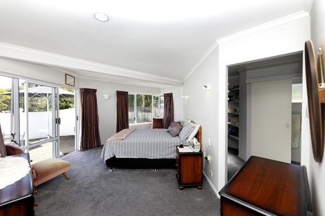 Photo of property in 1 Larsen Place, Merrilands, New Plymouth, 4312