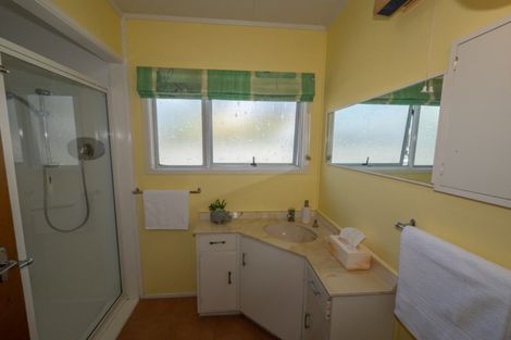 Photo of property in 22 Seaview Road, Cable Bay, 0420