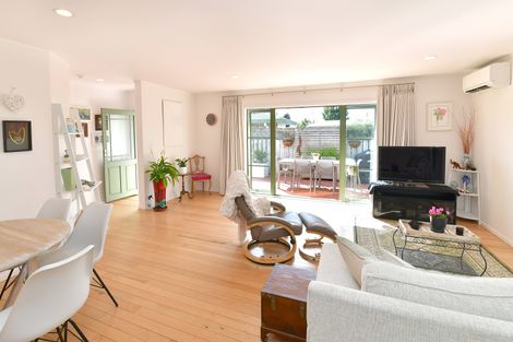 Photo of property in 2/10 Ross Crescent, Orewa, 0931
