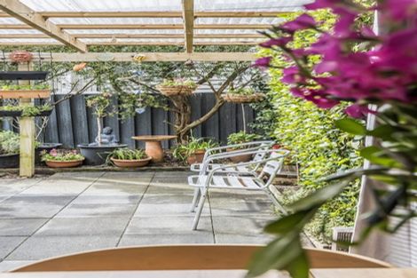 Photo of property in 2/4 Ellesmere Avenue, Miramar, Wellington, 6022