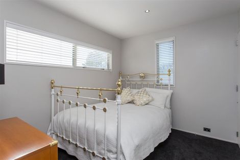 Photo of property in 10 Strowan Road, Strowan, Christchurch, 8052