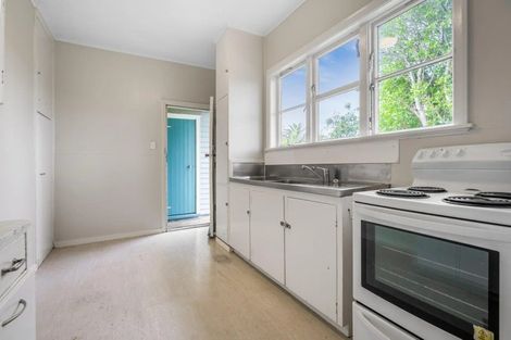 Photo of property in 4 Massey Avenue, Greenlane, Auckland, 1061