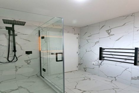 Photo of property in 17e Martin Place, Kelston, Auckland, 0602