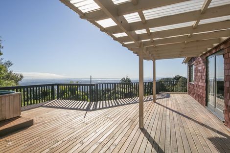 Photo of property in 19 Cascade Avenue, Waiatarua, Auckland, 0604