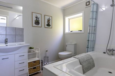 Photo of property in 16 Glengarry Place, Hilltop, Taupo, 3330