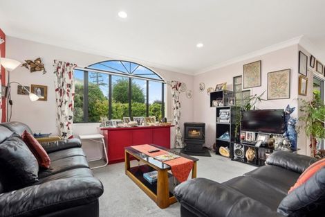 Photo of property in 16 Pampas Grove, Welcome Bay, Tauranga, 3112