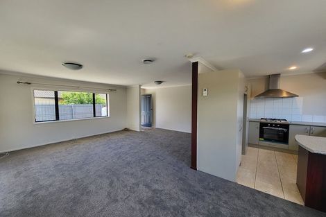 Photo of property in 27 Tussock Avenue, Mangere, Auckland, 2022