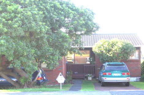 Photo of property in 2/14 Montgomery Avenue, Rothesay Bay, Auckland, 0630