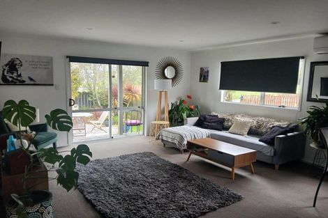 Photo of property in 3 Buisson Glade, West Harbour, Auckland, 0618