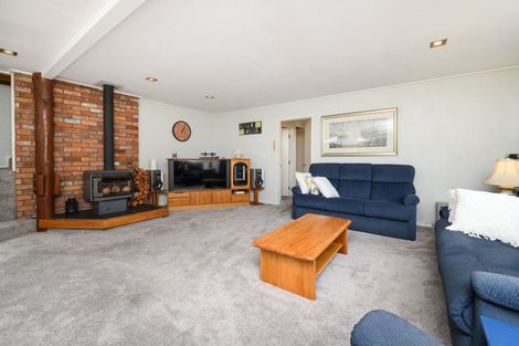 Photo of property in 43 Springdale Grove, Fitzherbert, Palmerston North, 4410