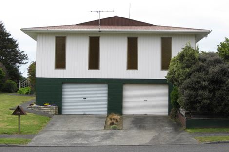 Photo of property in 114 Riversdale Drive, Merrilands, New Plymouth, 4312