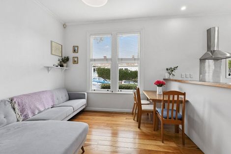 Photo of property in 32 Stanley Street, Berhampore, Wellington, 6023