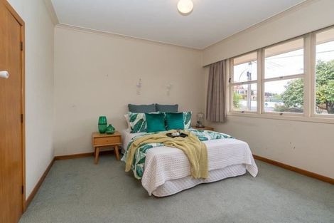 Photo of property in 35 Forest Lake Road, Forest Lake, Hamilton, 3200