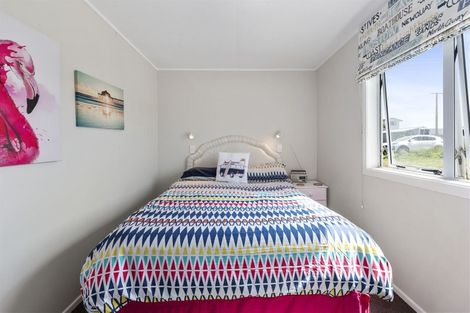 Photo of property in 35 Marine Parade South, Foxton Beach, Foxton, 4815