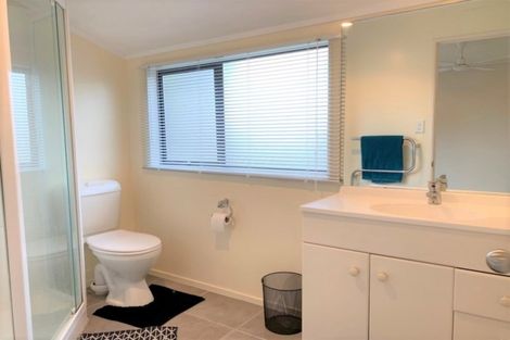 Photo of property in 13b Crystal Avenue, Glendene, Auckland, 0602