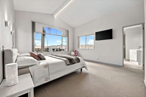Photo of property in 11 Tolben Place, Golflands, Auckland, 2013