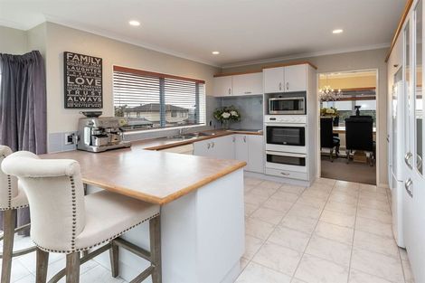 Photo of property in 31 Moyrus Crescent, East Tamaki Heights, Auckland, 2016