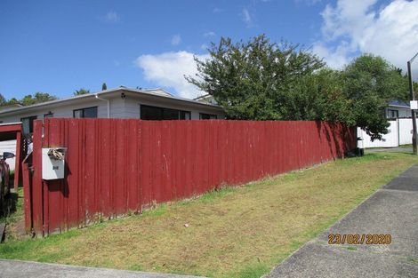 Photo of property in 2/2 Tacitus Place, Totara Vale, Auckland, 0629