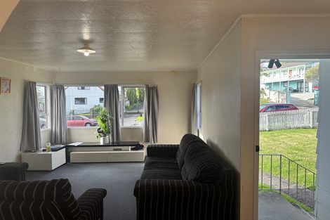 Photo of property in 30 Sungrove Rise, Sunnyvale, Auckland, 0612