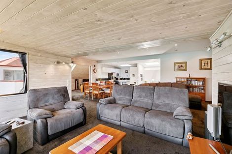 Photo of property in 3 Countess Close, Maupuia, Wellington, 6022