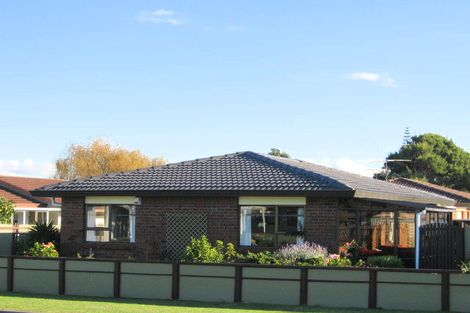 Photo of property in 2/216 Centreway Road, Orewa, 0931