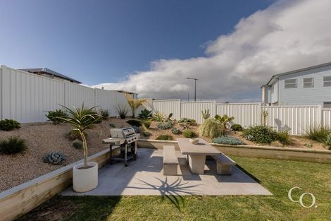 Photo of property in 1 Brendan Close, Omokoroa, 3114