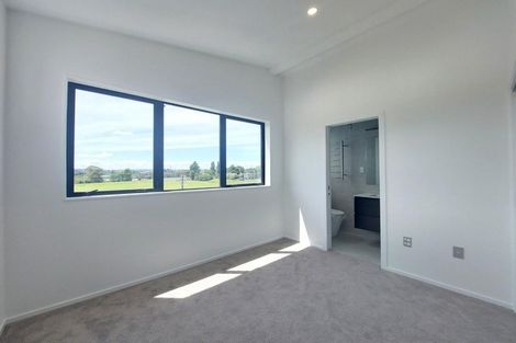 Photo of property in 1/122 Archibald Road, Kelston, Auckland, 0602