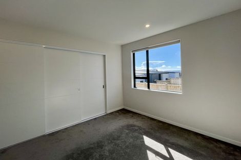 Photo of property in 25 Kuaha Road, Massey, Auckland, 0614