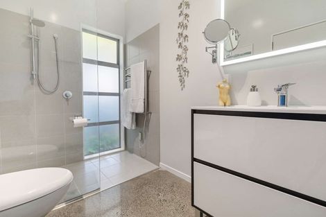 Photo of property in 4 Hillford Place, Welcome Bay, Tauranga, 3175