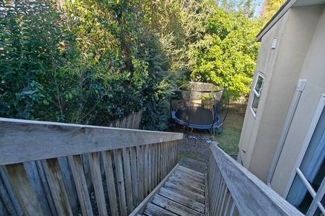 Photo of property in 9 Ryehill Close, New Lynn, Auckland, 0600