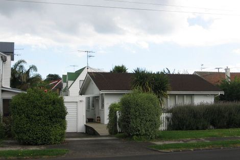 Photo of property in 12 Kingsway, Three Kings, Auckland, 1024
