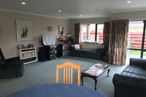 Photo of property in 5a Chilton Grove, Hokowhitu, Palmerston North, 4410