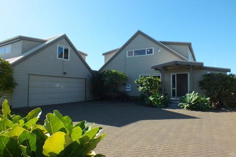 Photo of property in 122 Puka Crescent, Matarangi, Whitianga, 3592