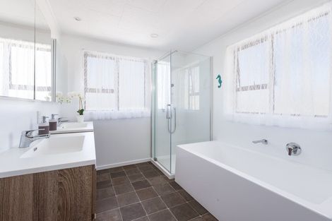 Photo of property in 19 Tamatea Drive, Snells Beach, 0920