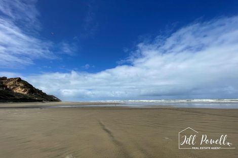 Photo of property in 7 Snapper Street, Baylys Beach, 0377