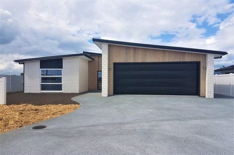 Photo of property in 41 Kaurinui Crescent, One Tree Point, 0118