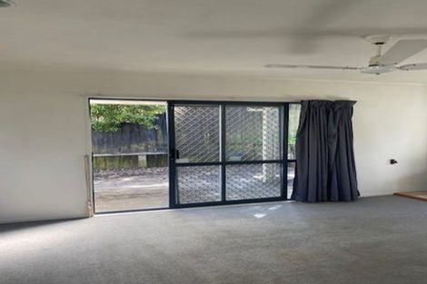 Photo of property in 3a Louise Place, West Harbour, Auckland, 0618
