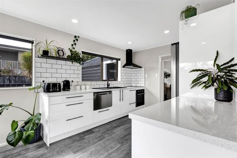 Photo of property in 8 Jade Place, Bell Block, New Plymouth, 4312