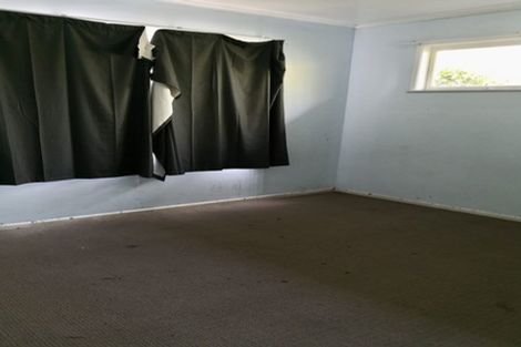 Photo of property in 28 Windrush Close, Mangere, Auckland, 2022