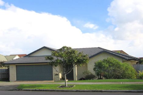 Photo of property in 14 Eaglemont Drive, East Tamaki Heights, Auckland, 2016