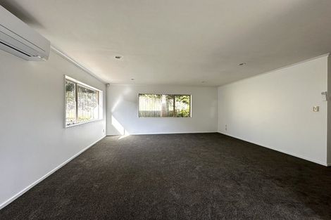 Photo of property in 3 Chesterton Terrace, Henderson, Auckland, 0612