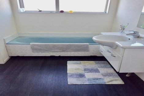 Photo of property in 1/98a Lake Terrace Road, Burwood, Christchurch, 8061