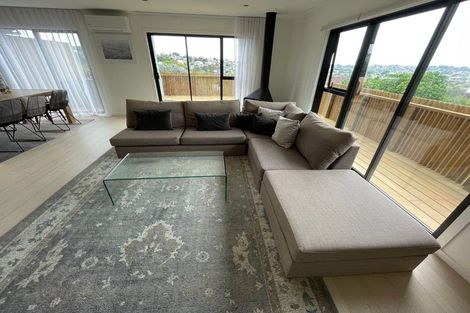 Photo of property in 2 Trias Road, Totara Vale, Auckland, 0629