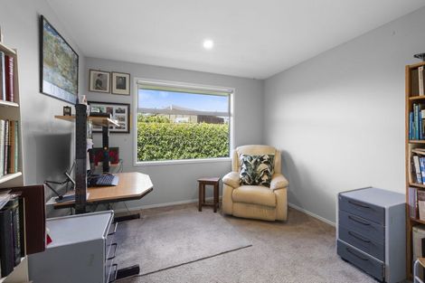 Photo of property in 8 Wentworth Lane, Waiwhakaiho, New Plymouth, 4312