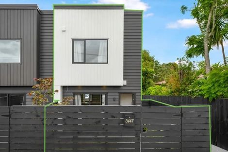 Photo of property in 3/47 Awaroa Road, Sunnyvale, Auckland, 0612